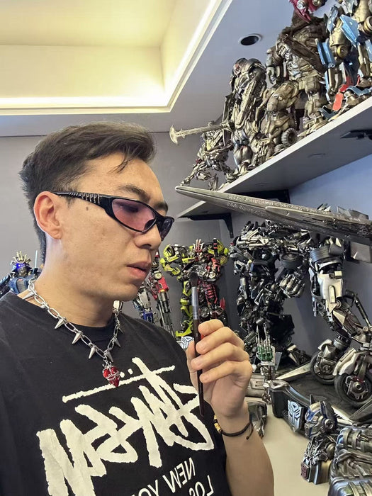 Aliens Warrior Life-Size Head Prop Replica Blue Edition — Jiajun Wang's collection