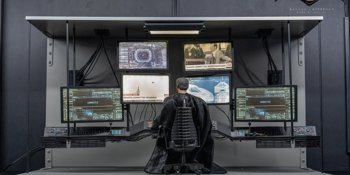 Batcomputer Monitor Batman v Superman (2016): Batcomputer Lab Ultimate Edition — Secret Compass