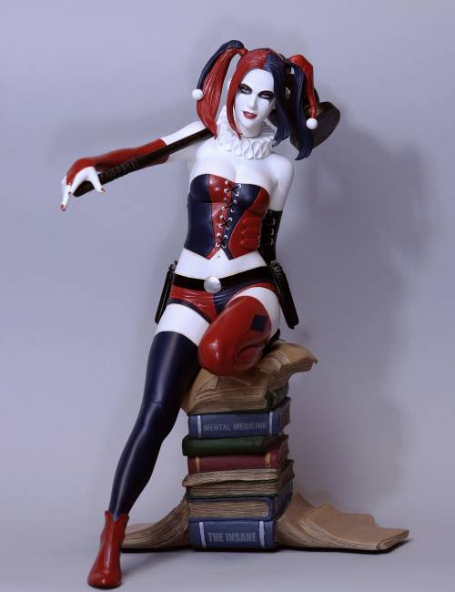 DC Comics: Harley Quinn by Luis Royo Exclusive
